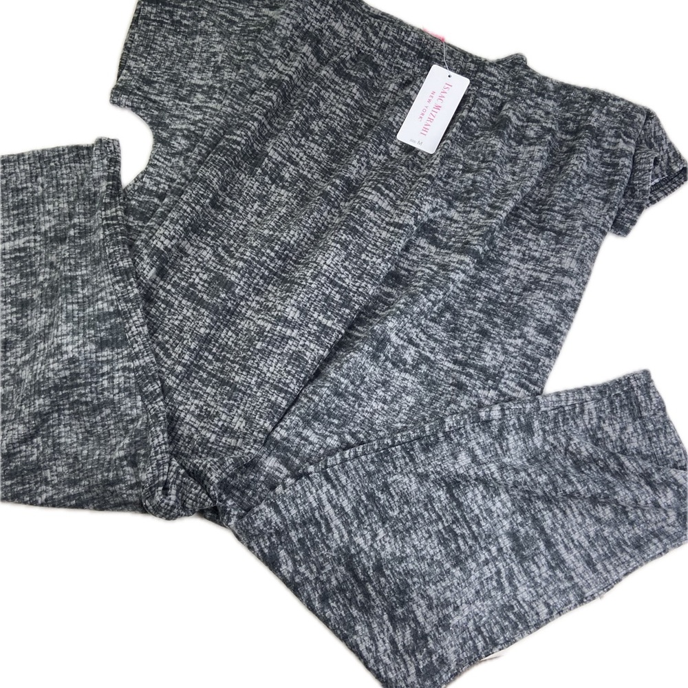 NWT Isaac Mizrahi Lounge pajamas set grey black pants and short sleeve top - Picture 3 of 16